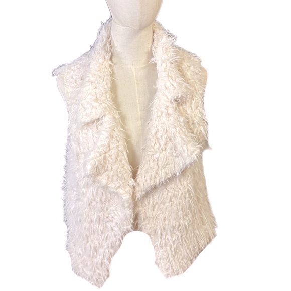 SELF ESTEEM Open Faux Fur Vest in Color Egret - Picture 1 of 11